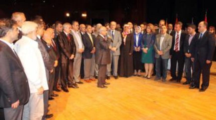 Ak Partiye b&uuml;y&uuml;k katılım