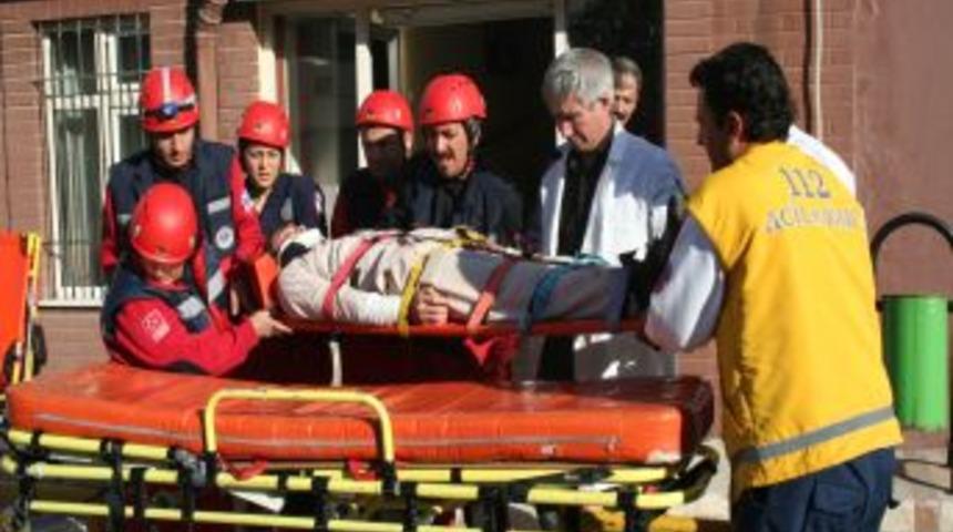 Hastanedeki Deprem Tatbikatı Ger&ccedil;eği Aratmadı