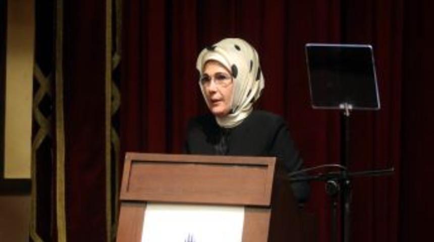 'Huzur Sokağı' Tiyatro Sahnesinde