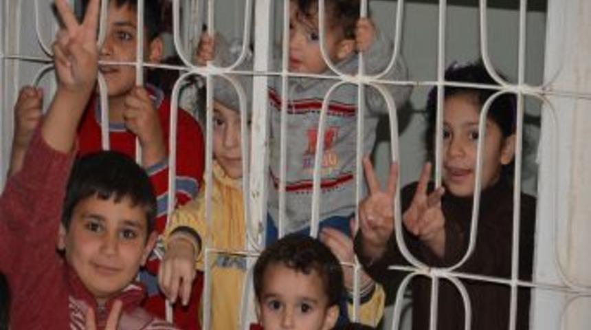 Ceylanpınarlılar Bombardımandan Ka&ccedil;an Suriyelilere Kucak A&ccedil;tı