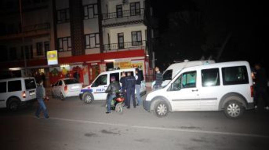 Antalya&rsquo;da Silahlı 3 Kişi Marketten 8 Bin Lira Alıp Ka&ccedil;tı