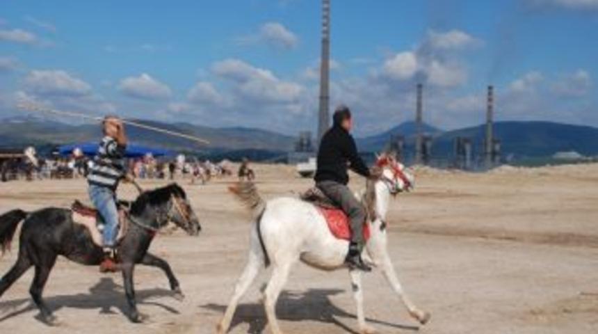 Soma'da Atlı Sporculardan G&ouml;rkemli A&ccedil;ılış