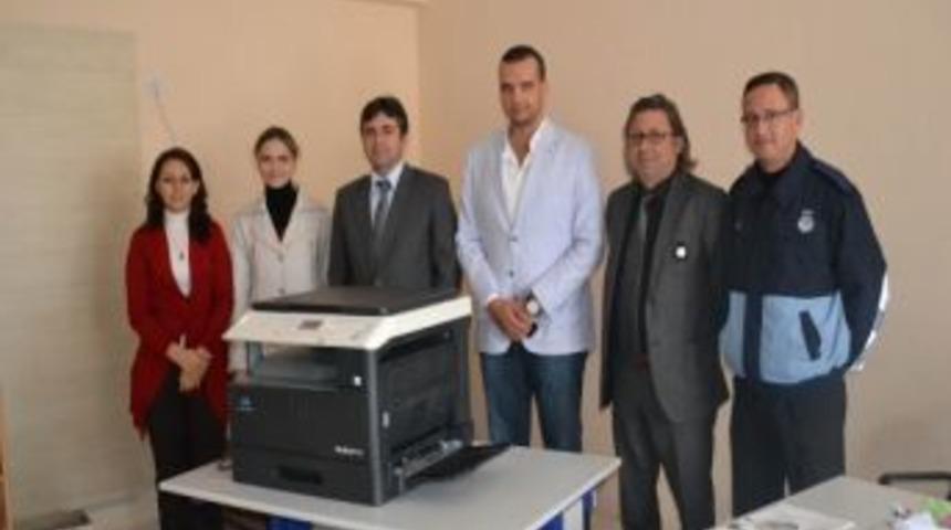 Hayırsever, Okula Fotokopi Makinası Aldı