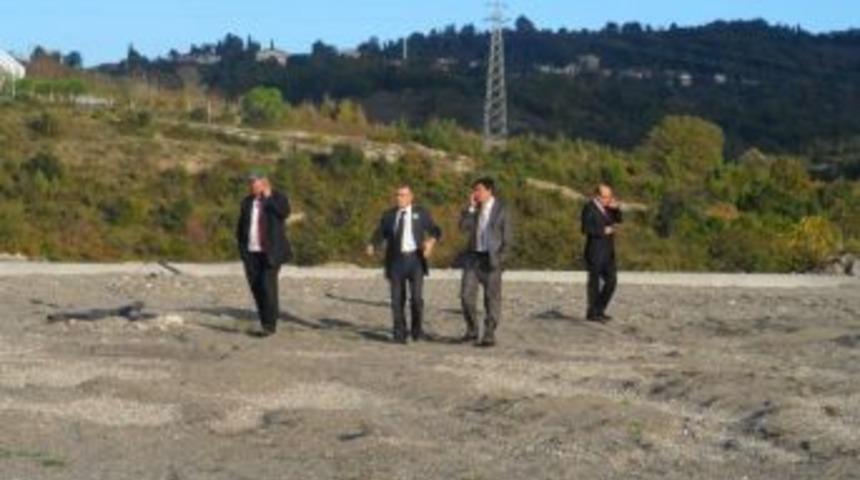 Sentetik saha &ccedil;alışmalarını incelediler