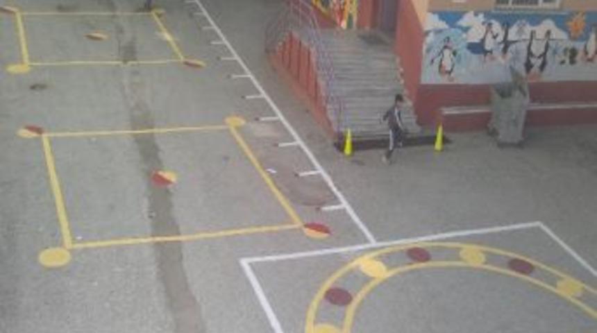 Okul Bah&ccedil;esi &Ccedil;izgilerle Hayat Buldu