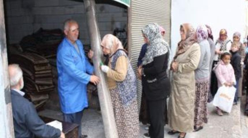 Uşşaki Vakfı'ndan Halı Yardımı