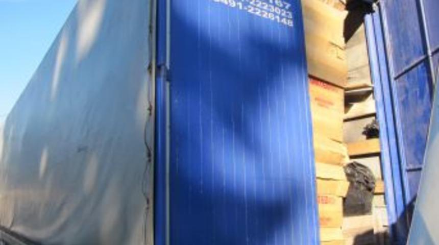 G&uuml;mr&uuml;k Ka&ccedil;ağı Sigarayı "m&uuml;h&uuml;rle" Yurda Sokmak Istediler!