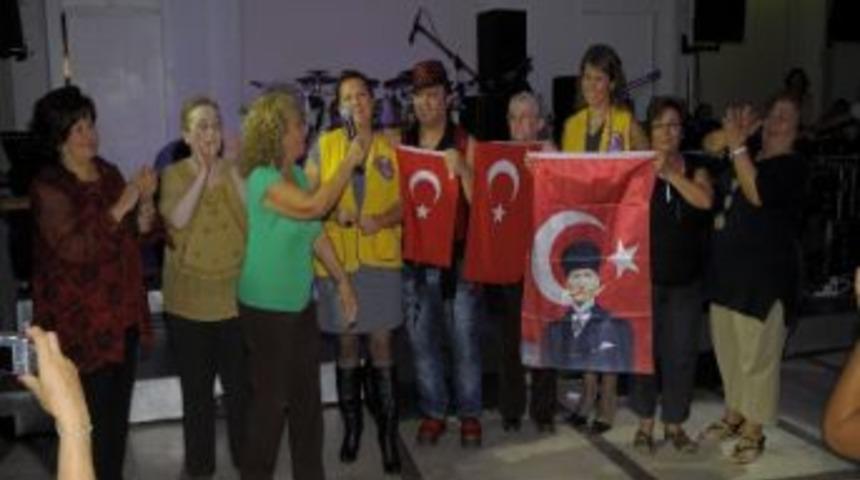 Huzurevi Sakinleri Mikrop'la Doyasıya Eğlendi