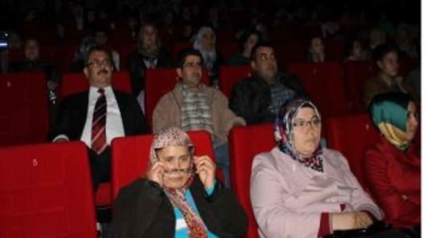 Karaman&rsquo;da Yaşlılar Ve &Ccedil;ocuklar &Ccedil;anakkale 1915 Filmini İzledi