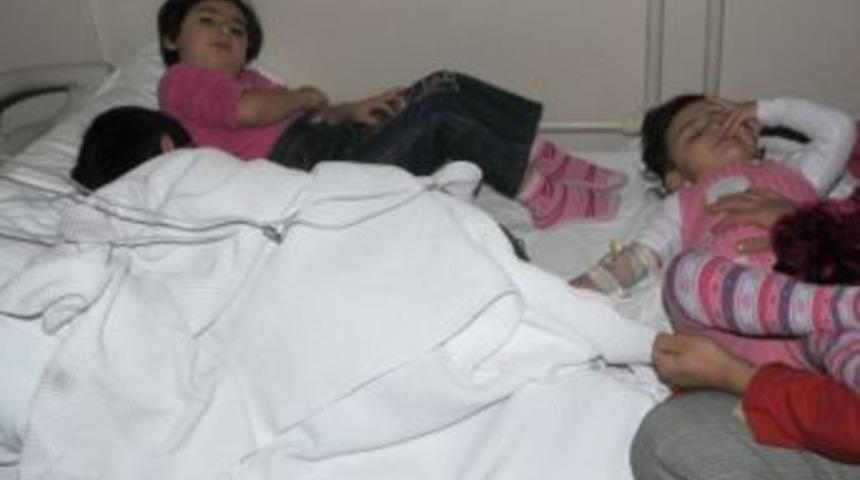 69 Kişi Mevlit Yemeğinden Zehirlendi