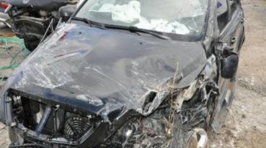 Yozgat&rsquo;ta trafik kazası : 2 &ouml;l&uuml; 5 yaralı