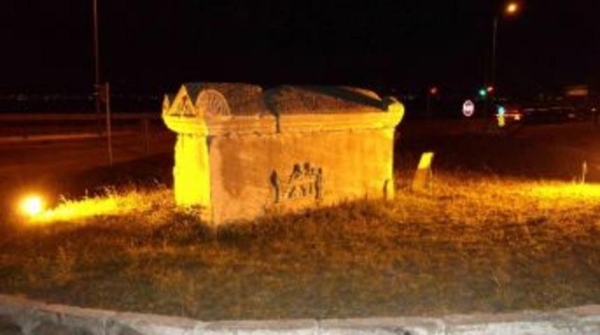 Tarihi Roma Lahidi Aydınlandı