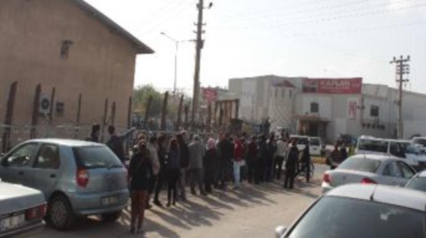 A&ccedil;ık&ouml;ğretim Kuyruğuna &Ouml;ğrencilerden Tepki