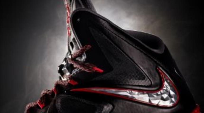 Lebron X Parıldıyor