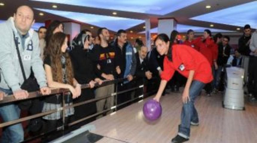 İzmit Belediyesi&rsquo;nden Bowling Turnuvası
