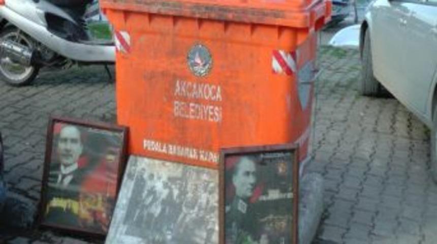 Ak&ccedil;akoca'da &Ccedil;&ouml;p Bidonuna Bırakılan Atat&uuml;rk Posterleri Vatandaşları Kızdırdı