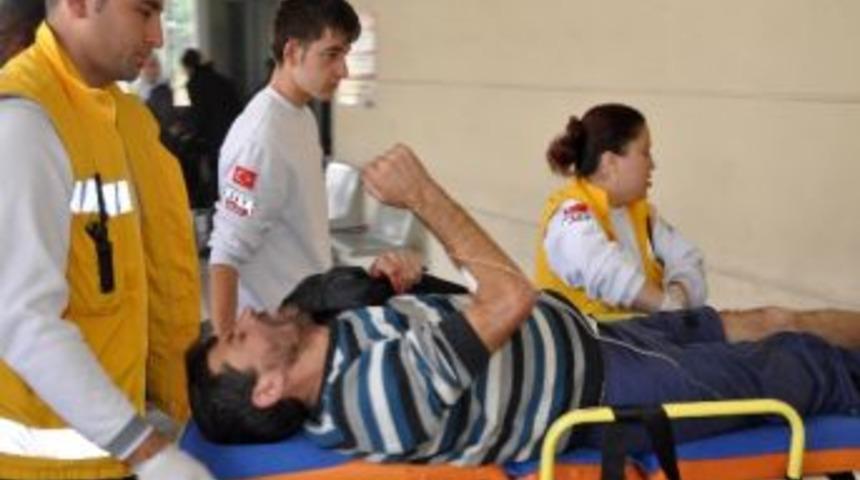 Ekmek Keserken Bı&ccedil;ağı Ayağına Sapladı