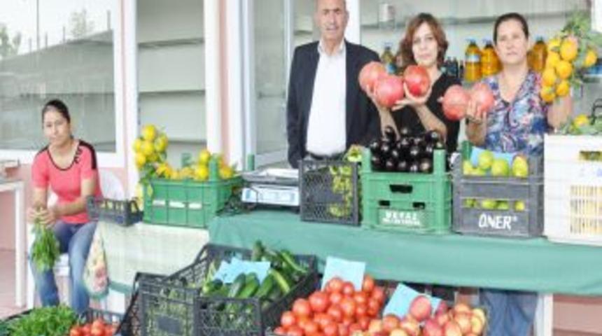 K&ouml;yl&uuml; Pazarına Kadın Eli Değdi