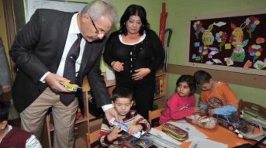 Vali Cerrah, Davet Aldığı Ilk&ouml;ğretim Okulunu Ziyaret Etti