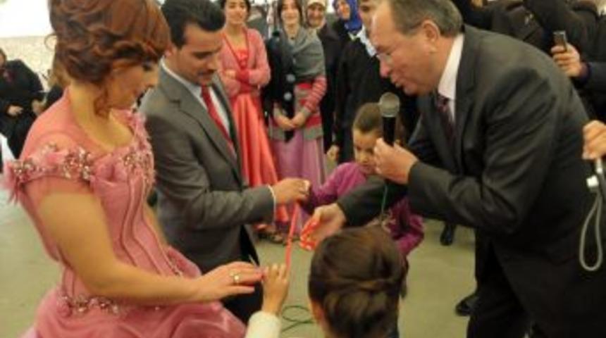 Nişanlanan &Ccedil;iftin Engelleri, Mutlu Olmalarına Engel Olamadı