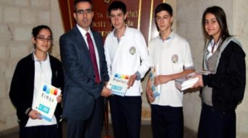 Gaziantep Lisesi &Ouml;ğrencilerinden &Ouml;rnek Davranış