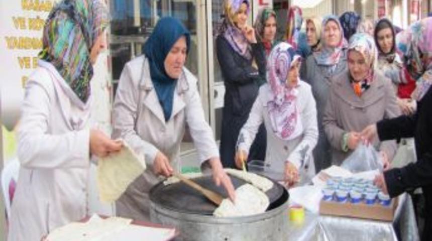 Akhisar'da &Ouml;ğrenciler Yararına Kermes D&uuml;zenlendi