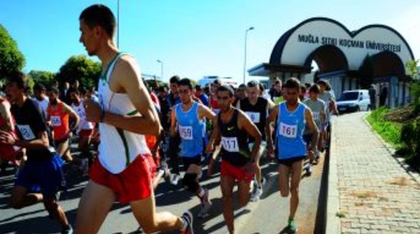 Muğla'da 20. Atat&uuml;rk'e Saygı Gen&ccedil;lik Yol Koşusu Yapıldı