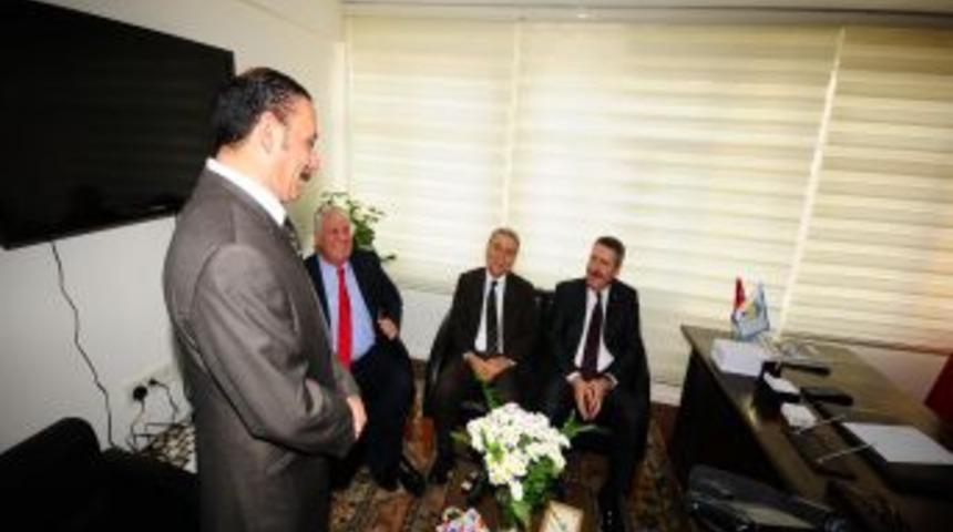 Vali Kıra&ccedil; Ve Başkan Kocaoğlu Kemeraltı Derneği'ni Ziyaret Etti