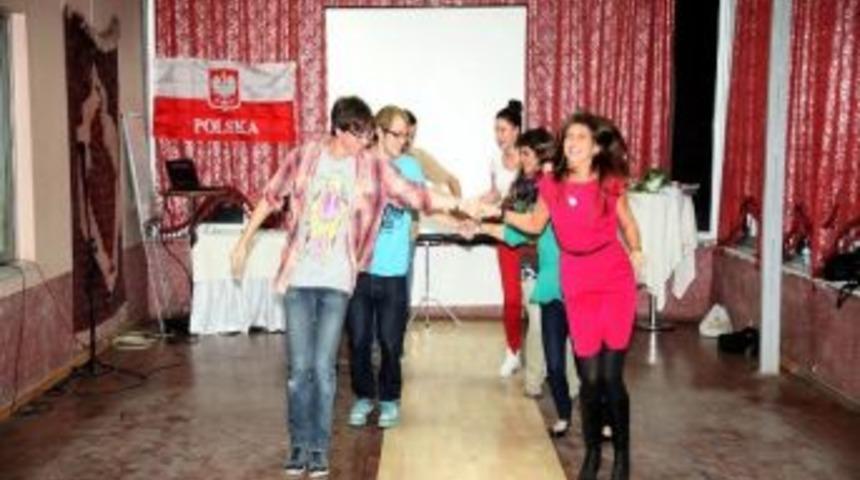 İtalyan Ve Polonyalı Gen&ccedil;ler Hakkari Sokaklarında