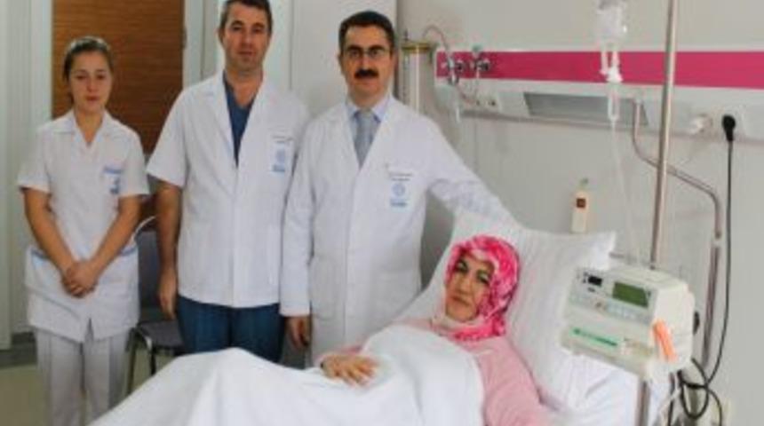 Ameliyatsız Tedavi I&ccedil;in &Ccedil;ek Cumhuriyeti'nden Bursa'ya Geldi