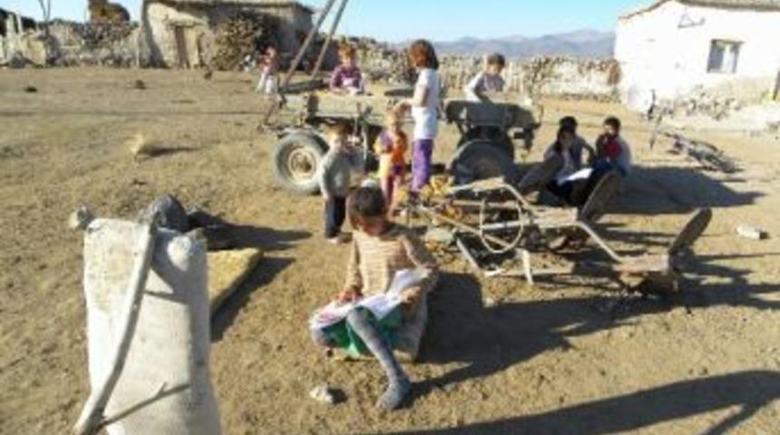 At Arabasından Okul Sazlık Lifinden Tahta Yaptılar