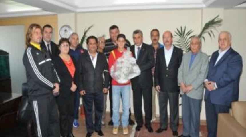 G&uuml;zelbah&ccedil;e Belediyespor'un Yıldızı K&uuml;rşat, G&ouml;ztepe&rsquo;ye Transfer Oldu