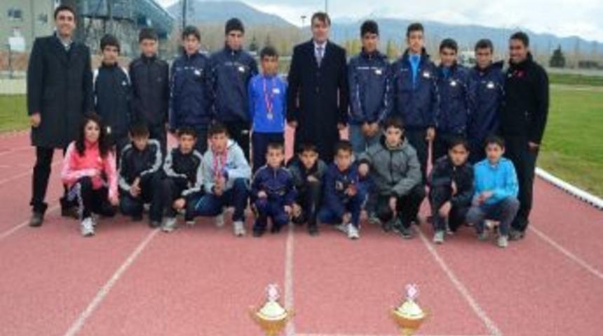 Atletler Başkent&rsquo;ten Şampiyonluk Kupası İle D&ouml;nd&uuml;