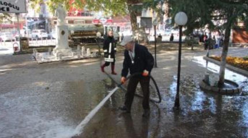 Kırklareli Belediyesi Cadde Ve Sokakları Temizliyor