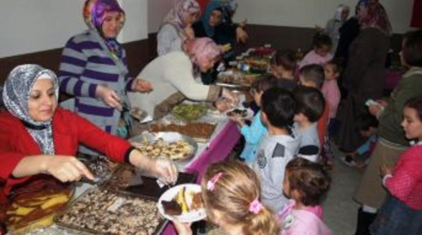 Aile Birliği, Kermesle Okulun Ihtiya&ccedil;larını Gideriyor