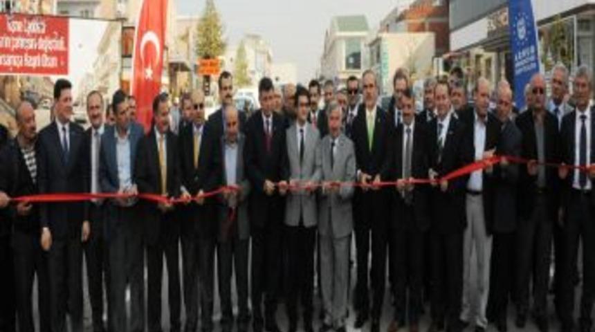 Bursa'da Vişne Caddesi Yeniden D&uuml;zenlenerek Trafiğe A&ccedil;ıldı