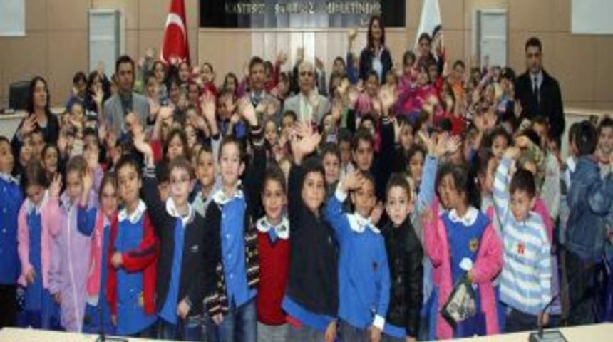 &Ouml;ğrenciler Belediyenin Işleyişini Kitaptan Değil, Yerinde &Ouml;ğreniyor