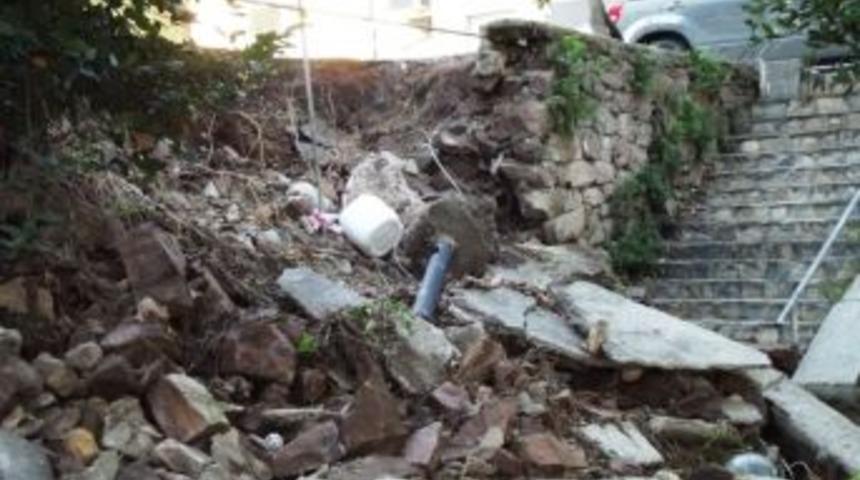 Ayvalık&rsquo;ta Hastane Denize Kayıyor