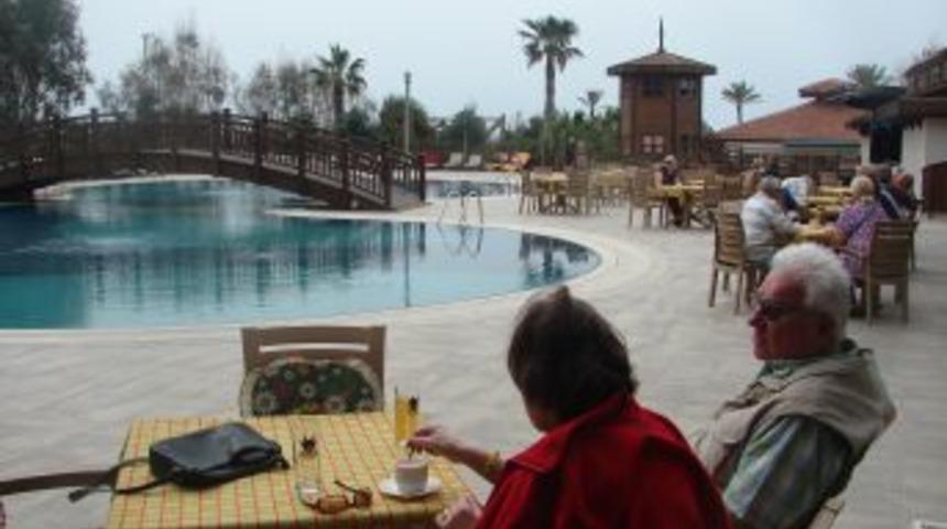 Y&uuml;ksek Gelire Sahip Yaşlı Rus Turistler Kışı Ge&ccedil;irmek I&ccedil;in Antalya'ya Geliyor