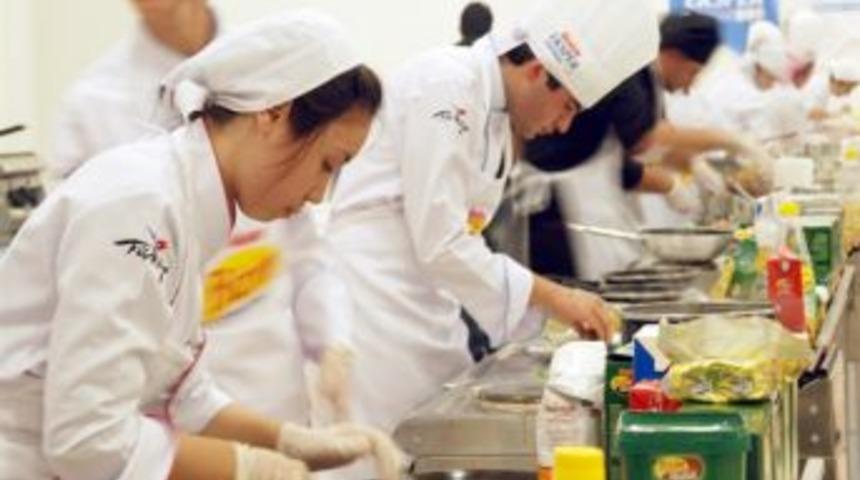 Afyonkarahisar'daki Yemek Yarışması B&uuml;y&uuml;k Ilgi G&ouml;rd&uuml;