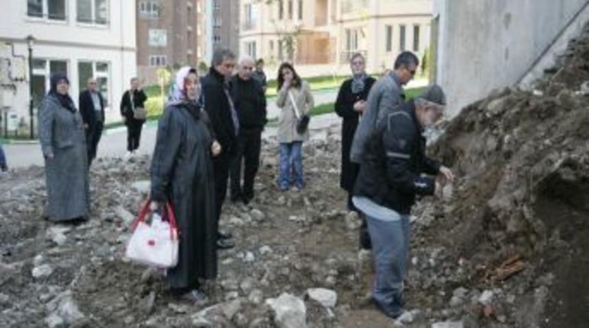 Bursa'da 400 Yıllık Camide M&uuml;teahhitin &Ouml;zensizliği, Tepki &Ccedil;ekti