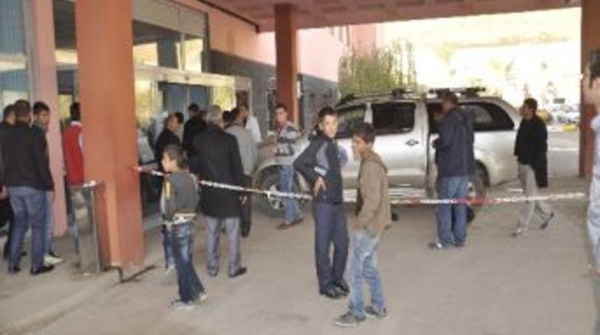 İş&ccedil;iler Elektrik Akımına Kapıldı: 1 &Ouml;l&uuml;, 1 Yaralı