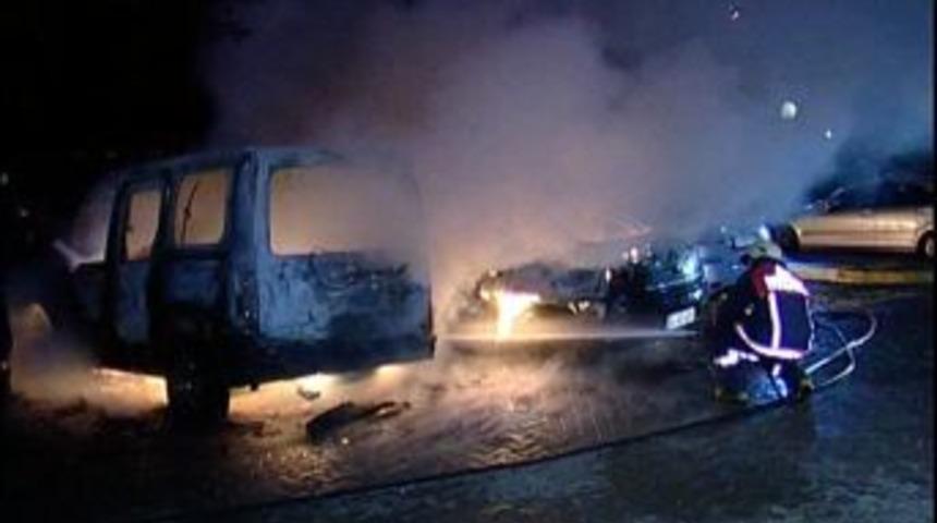 Eski Devlet Bakanı Konukman'ın Aracı Kundaklandı