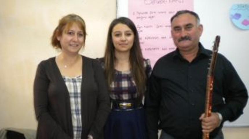 &Ouml;ğrencinin Sunumu Ayakta Alkışlandı