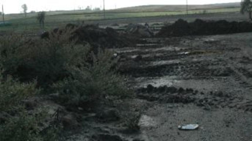 Yıkılan K&ouml;pr&uuml;n&uuml;n Girişi Hafriyatla Kapatıldı