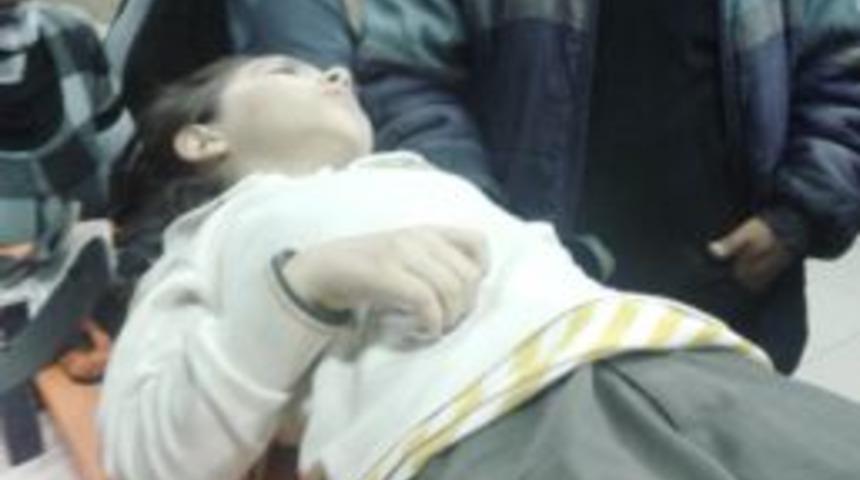 (&ouml;zel Haber) Okulun Bah&ccedil;e Kapısı İlk&ouml;ğretim &Ouml;ğrencisinin &Uuml;zerine D&uuml;şt&uuml;