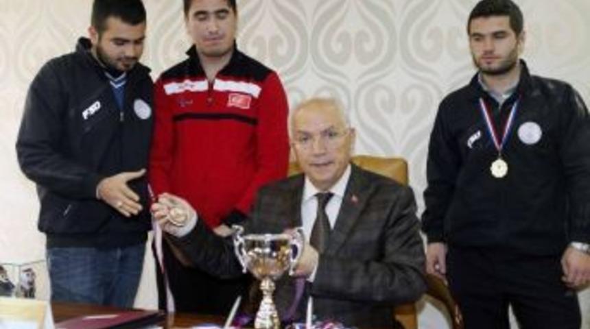 Başkan Yaşar, G&ouml;rme Engelli Milli Sporcuları Kabul Etti