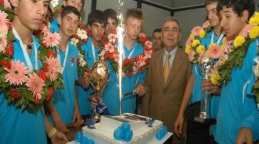 İzmir&rsquo;de B&uuml;y&uuml;k Buluşma