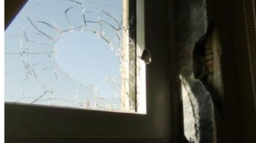 U&ccedil;aksavar Mermisi, M&uuml;ft&uuml;l&uuml;ğ&uuml;n Makam Odasındaki Cama Girdi