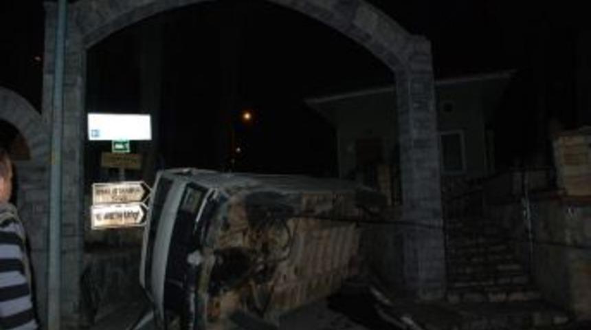 Freni Patlayan Minib&uuml;s Takla Attı